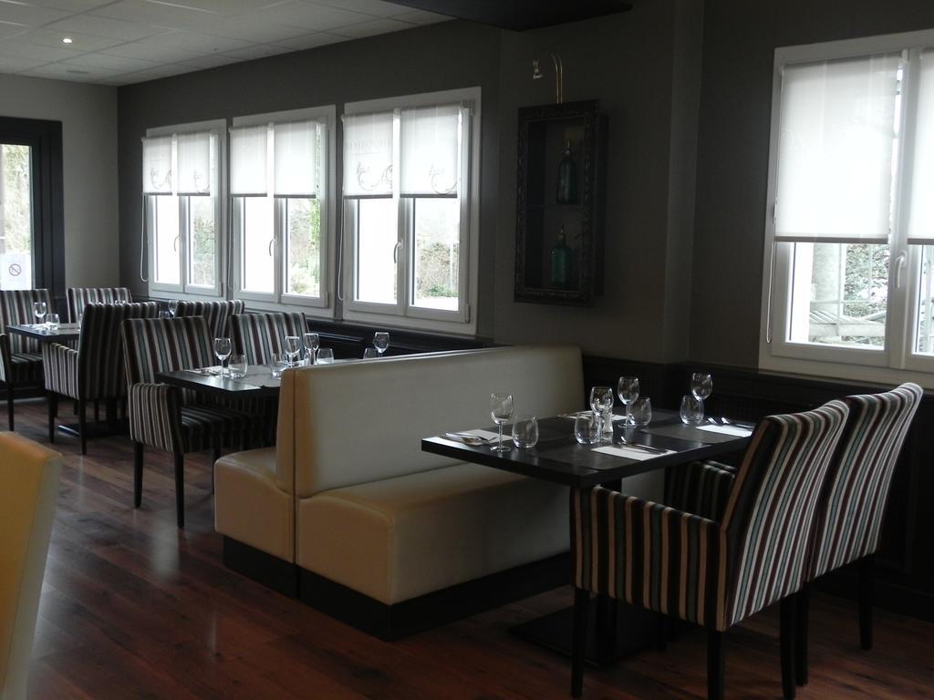 Le Bistroquet Hotel Lusignan Buitenkant foto