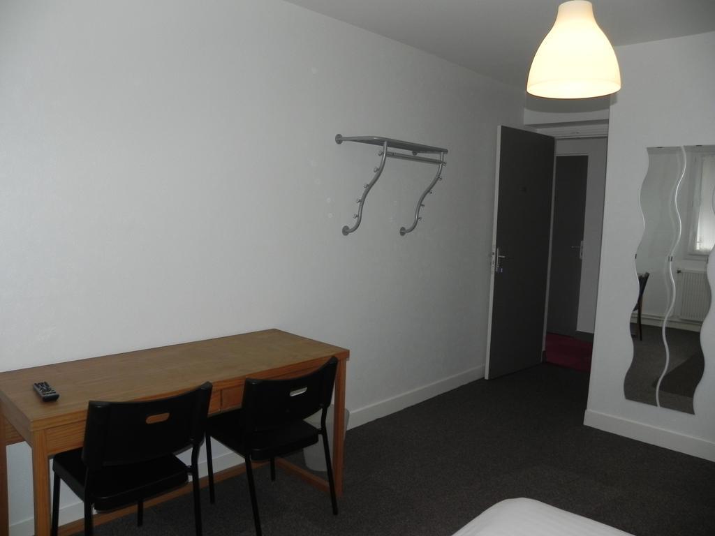 Le Bistroquet Hotel Lusignan Kamer foto