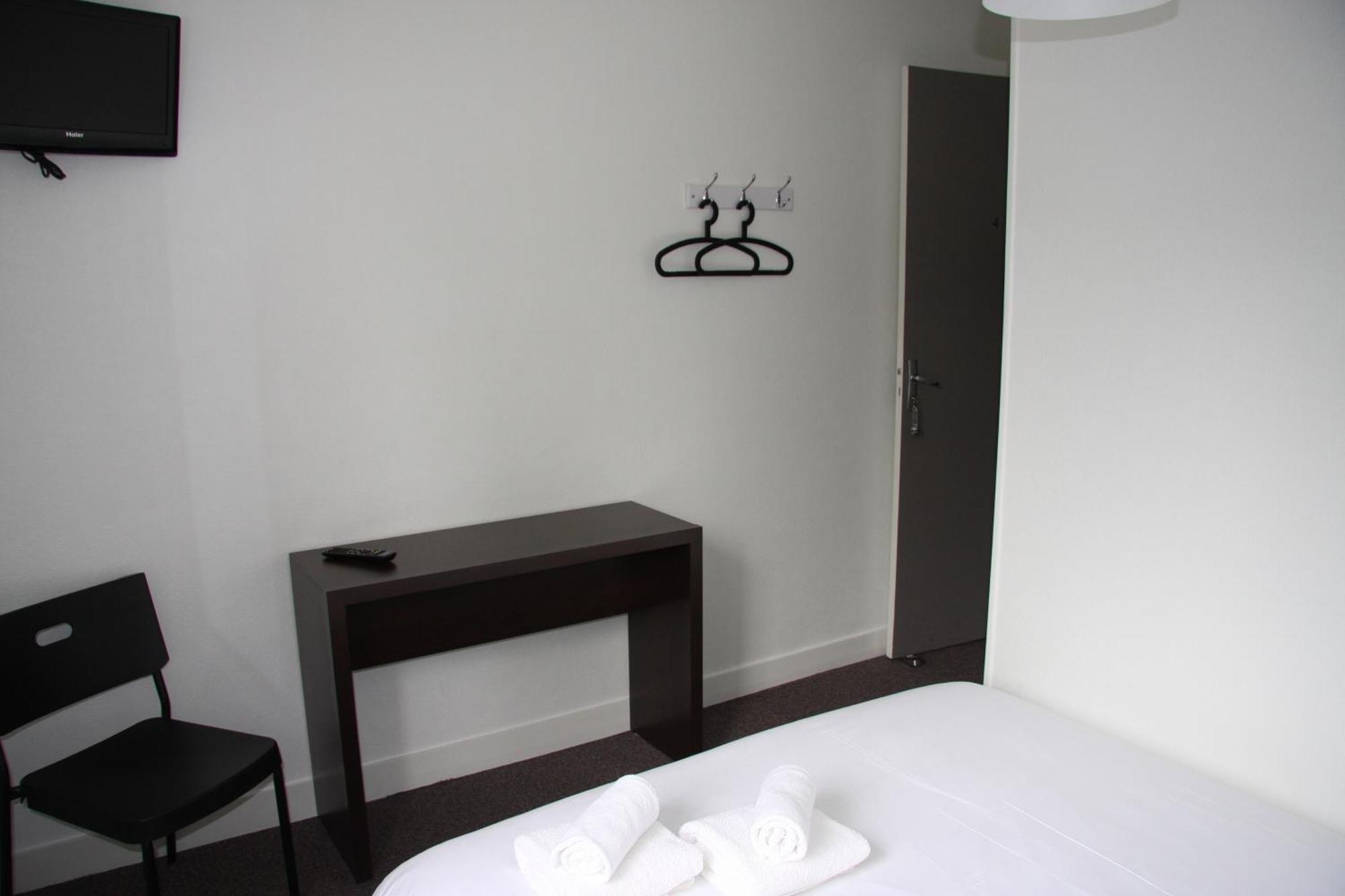 Le Bistroquet Hotel Lusignan Buitenkant foto