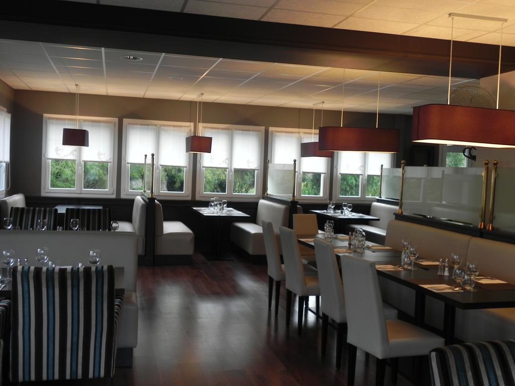 Le Bistroquet Hotel Lusignan Buitenkant foto