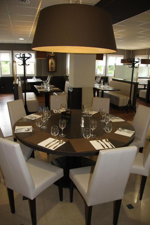 Le Bistroquet Hotel Lusignan Buitenkant foto