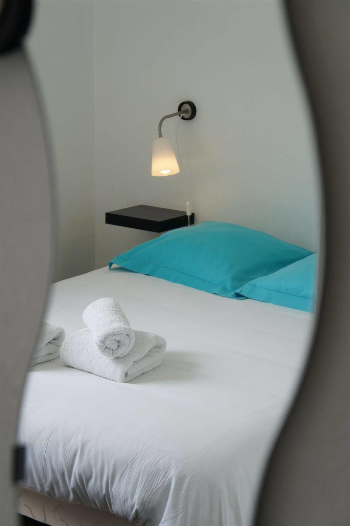 Le Bistroquet Hotel Lusignan Buitenkant foto
