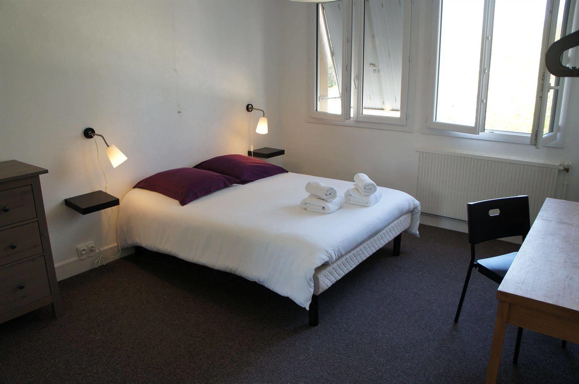Le Bistroquet Hotel Lusignan Buitenkant foto