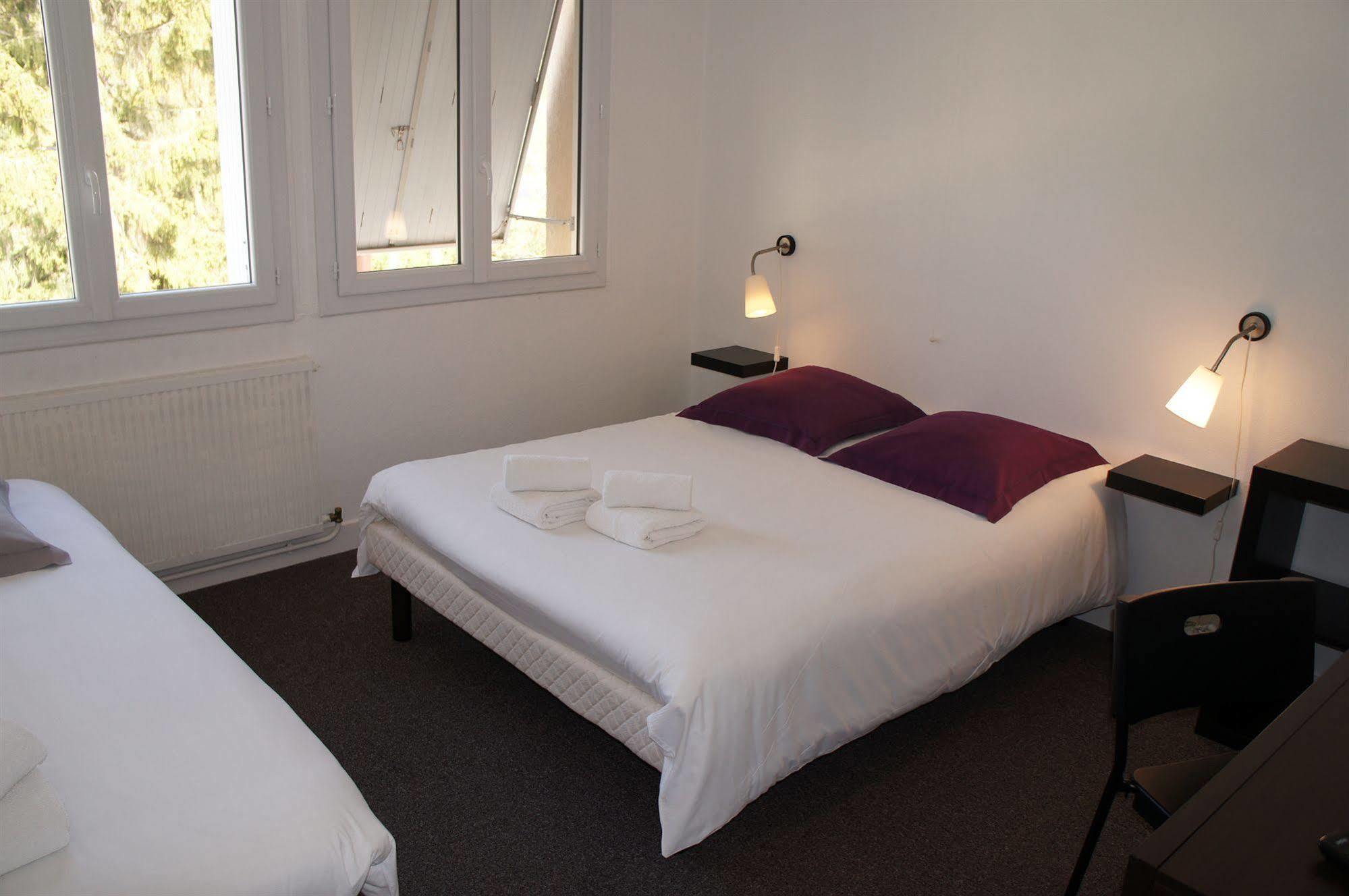 Le Bistroquet Hotel Lusignan Buitenkant foto